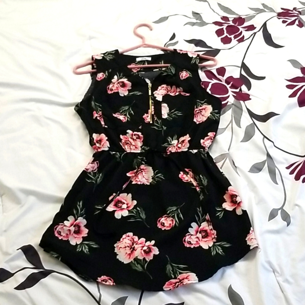 Floral top with sinched elastic waist
